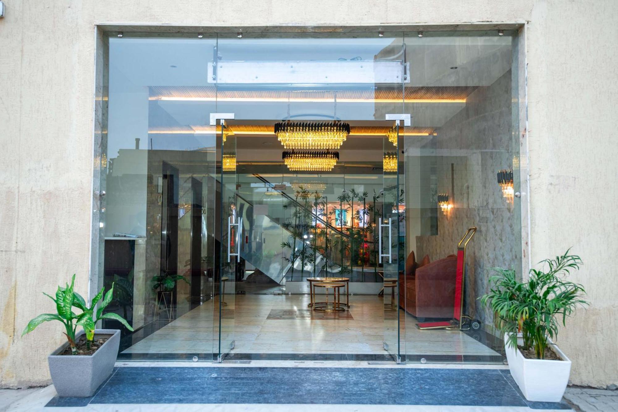 Hotel Avadh Classio Near By Ram Mandir Faizābād Bagian luar foto