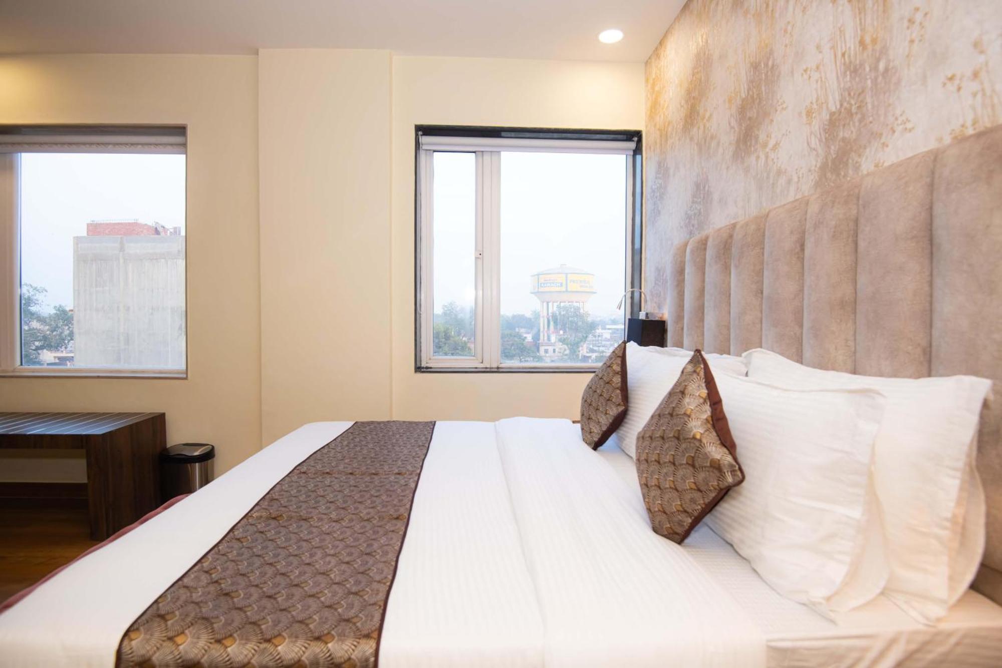 Hotel Avadh Classio Near By Ram Mandir Faizābād Bagian luar foto